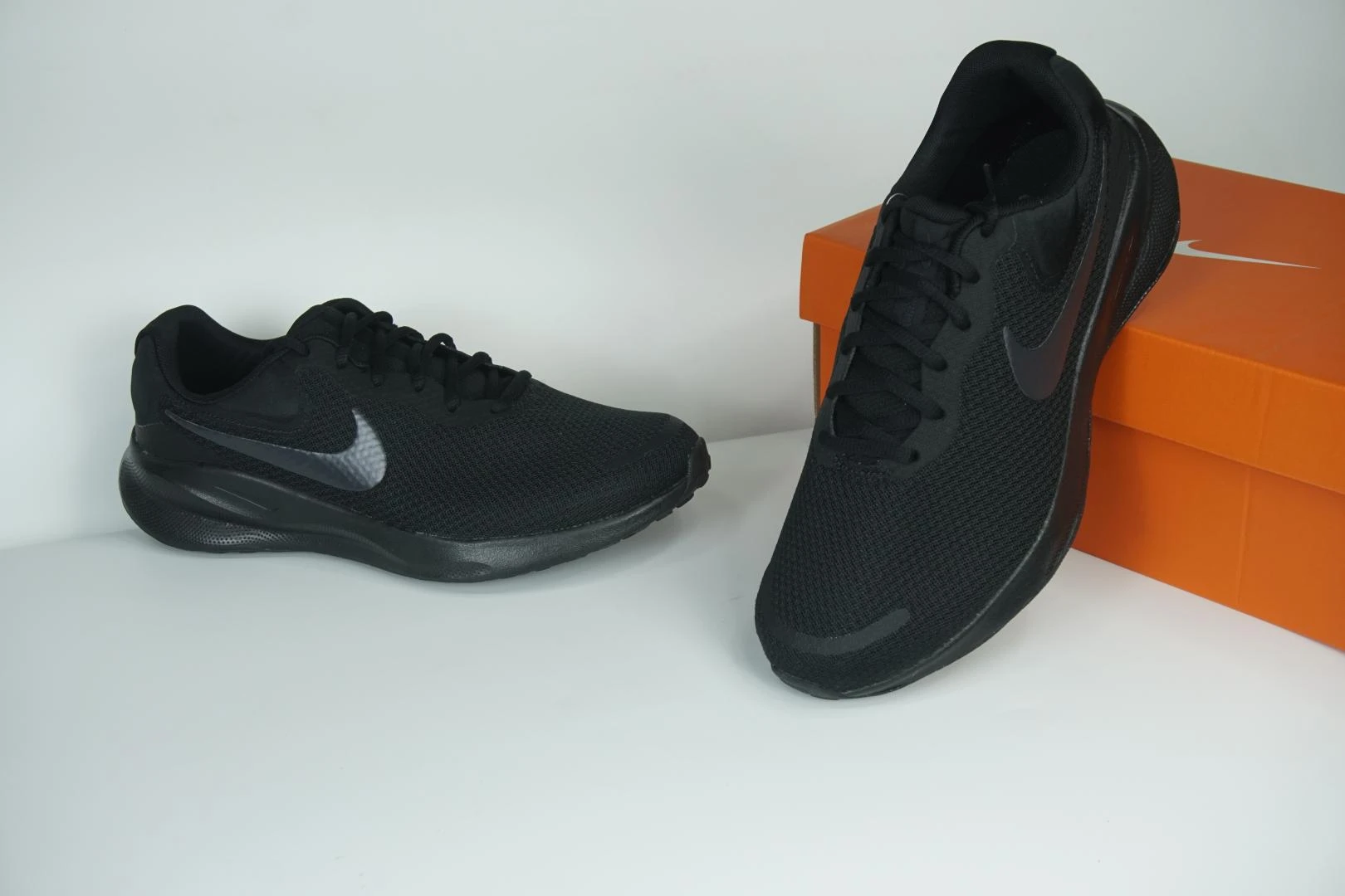 Nike Revolution 7 Wide Giày chạy bộ Nam FB8501-001