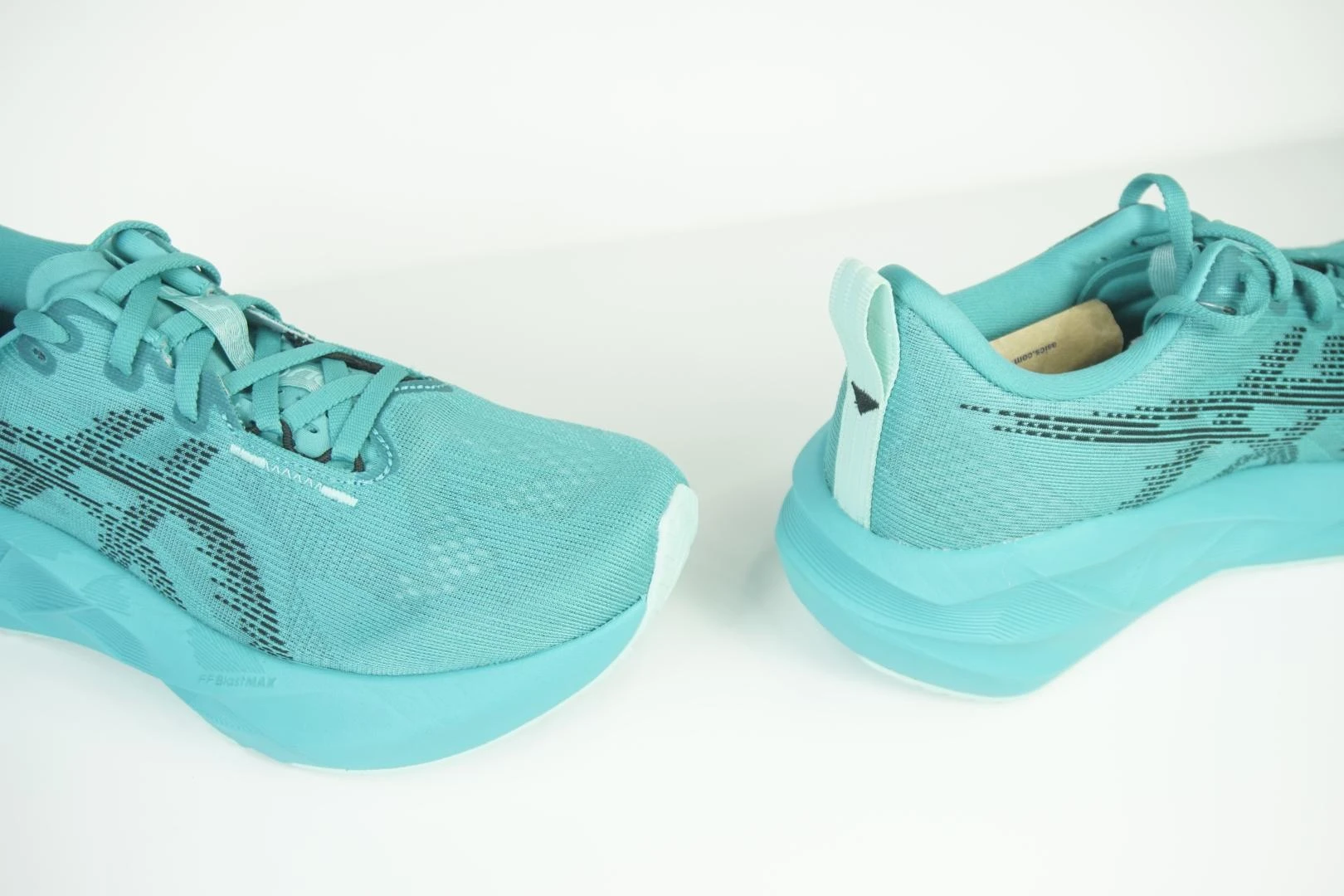 Giày chạy bộ nữ Asics Novablast 5 1012B765-401